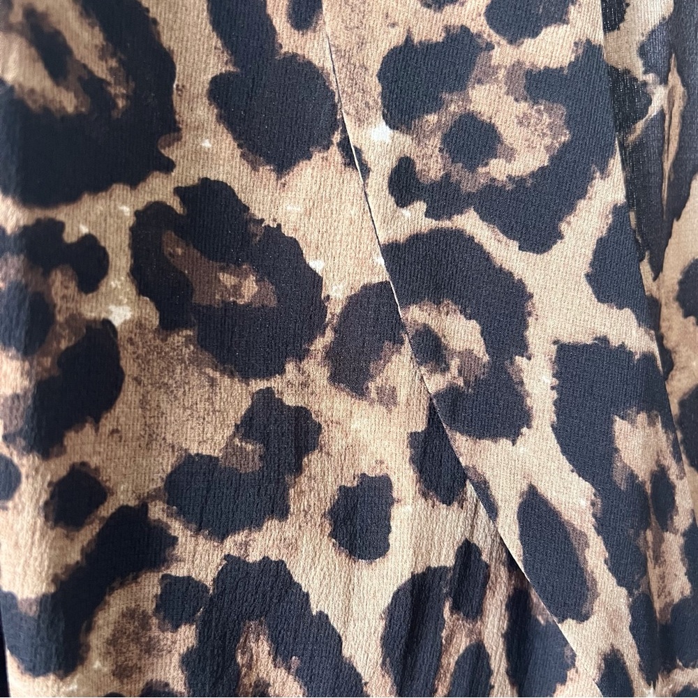 BOOHOO true wrap dress leopard print long sleeves v neck cool fabric curvy style - Picture 4 of 6